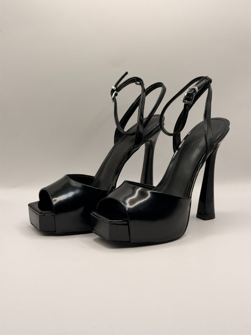 Steve Madden Women’s Sass Black High Heel Leather Strap Sandal Sz 9.5
